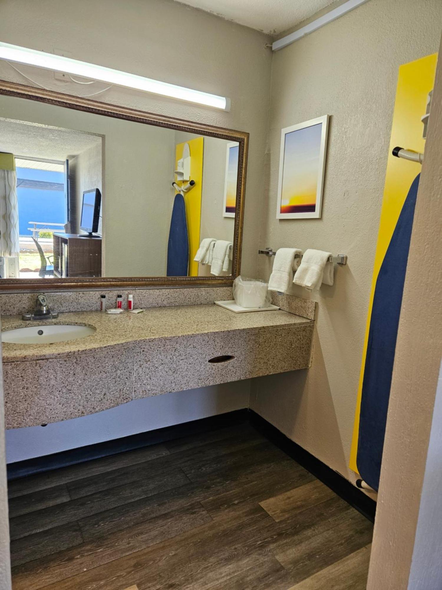 Days Inn By Wyndham Washington Eksteriør bilde